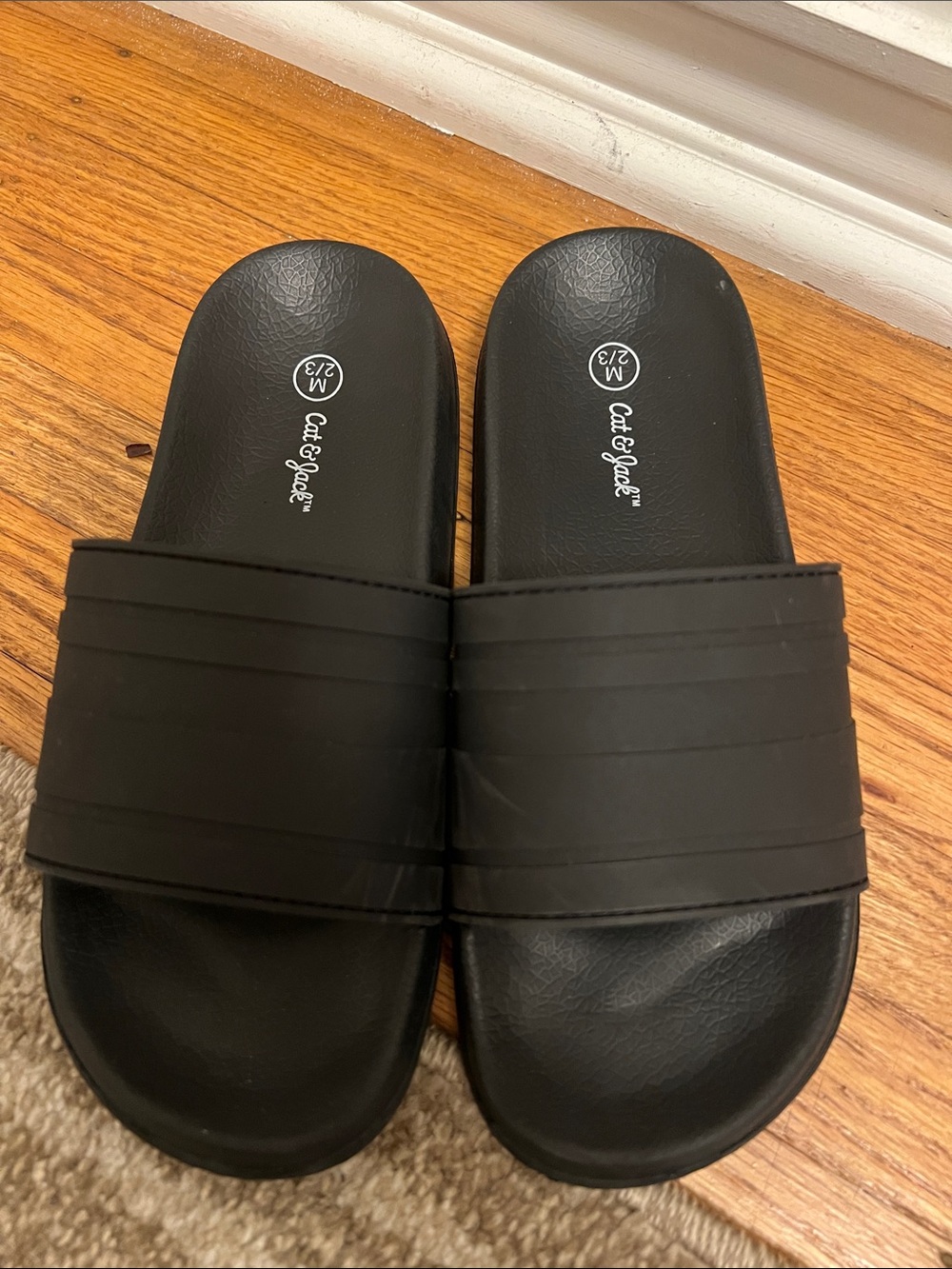 Cat & Jack boys Black Slide Sandals size medium 2/3